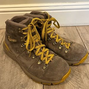 mens danner boots!